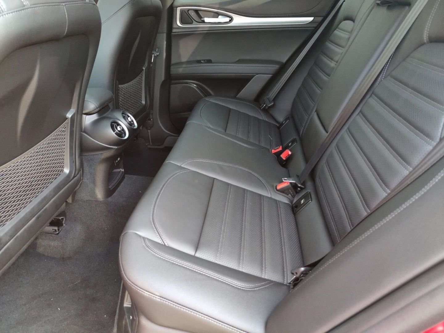 Fahrzeugabbildung Alfa Romeo Stelvio Veloce Q4 2.0 Turbo-21 Zoll-Panoramadach