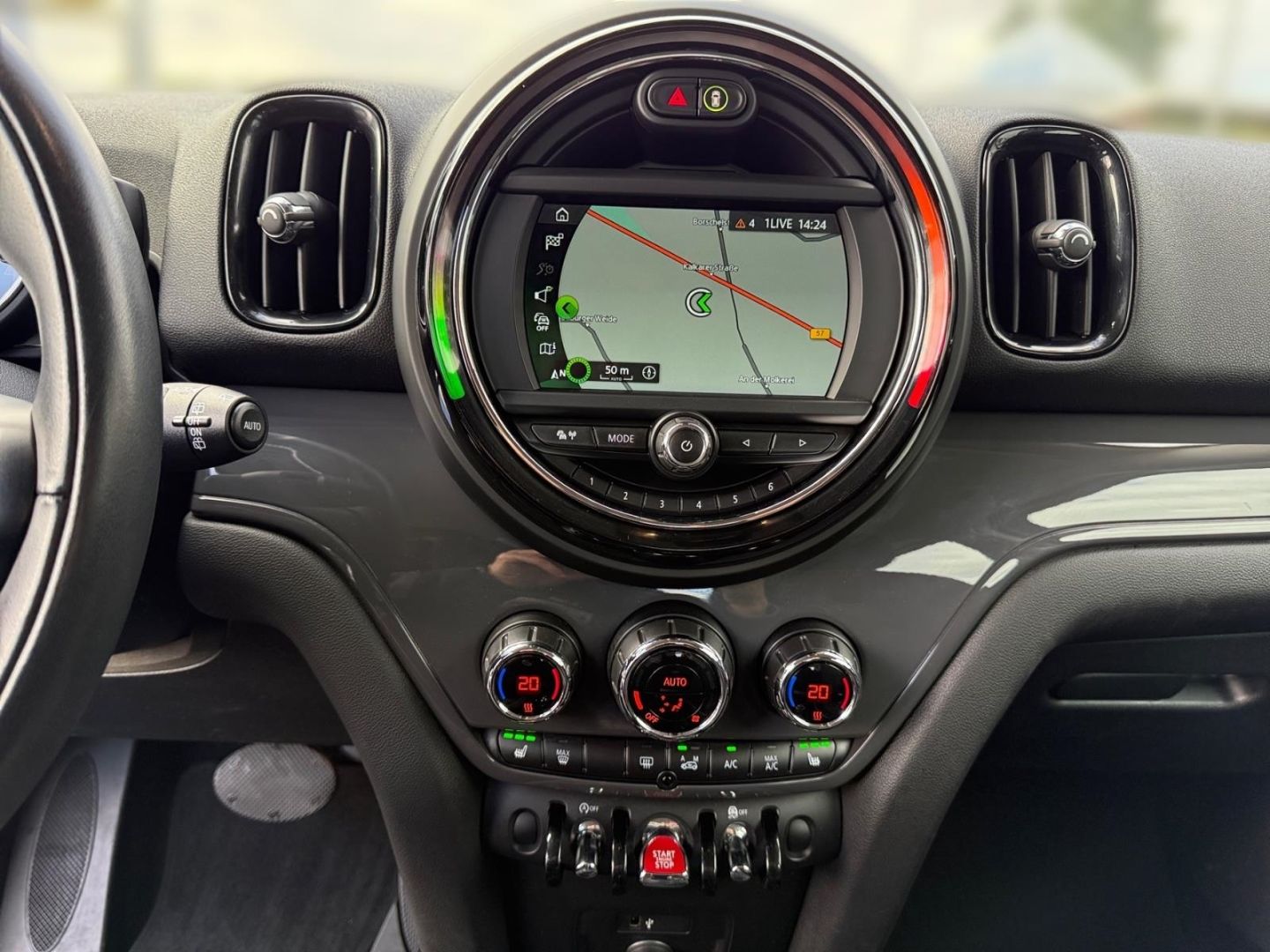 Fahrzeugabbildung MINI One Countryman COUNTRYMAN 1.5 Kombi Navigation