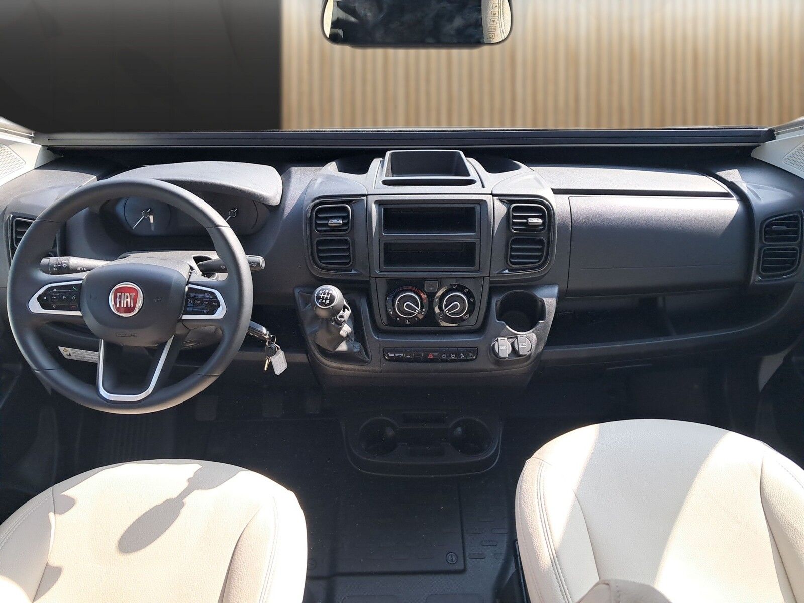 Fahrzeugabbildung Karmann Dexter DE 580 140 PS und Concept Paket