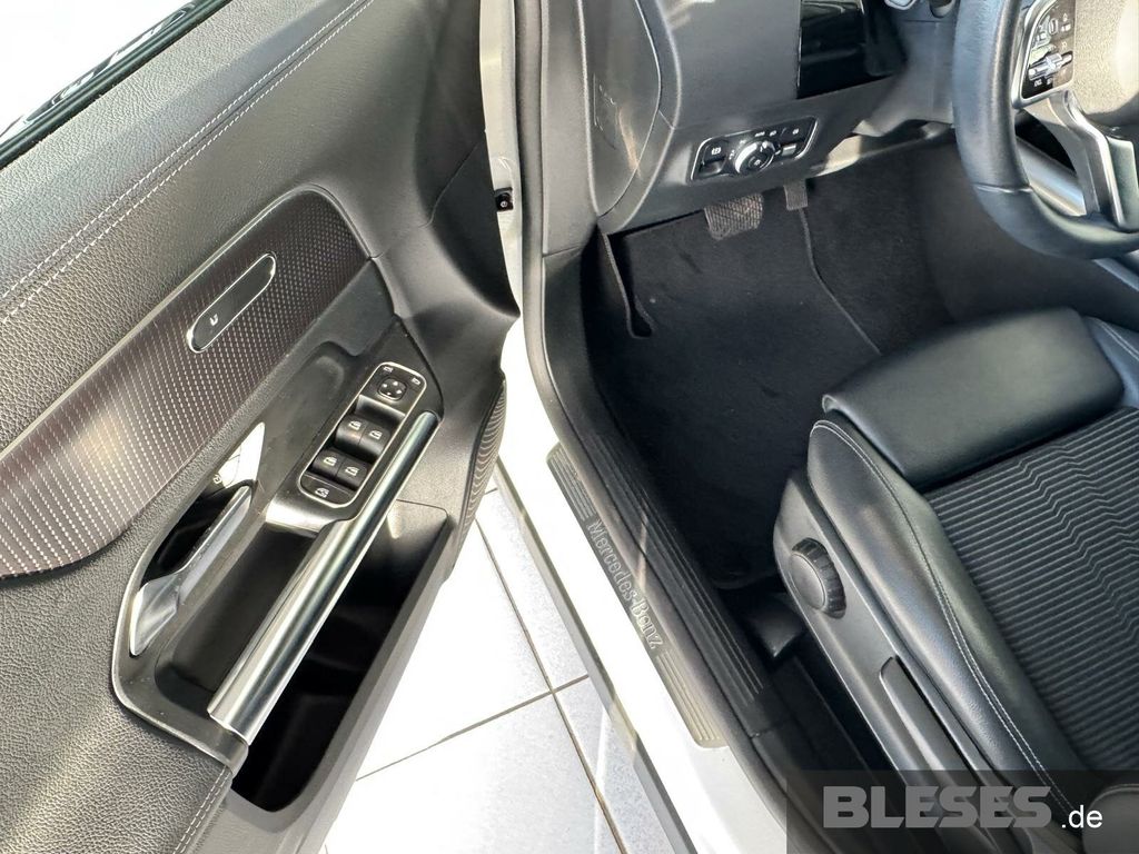 MERCEDES-BENZ GLA 180 – Bild 13