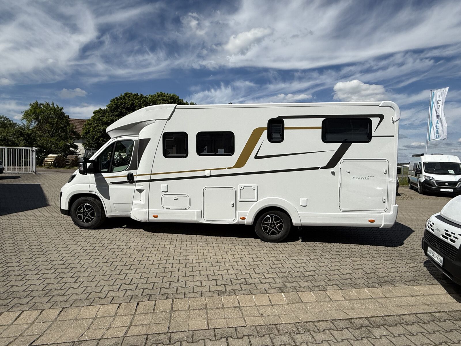 Fahrzeugabbildung Eura Mobil Profila T PT 720 EF MondialPakete 180PSAutomatik