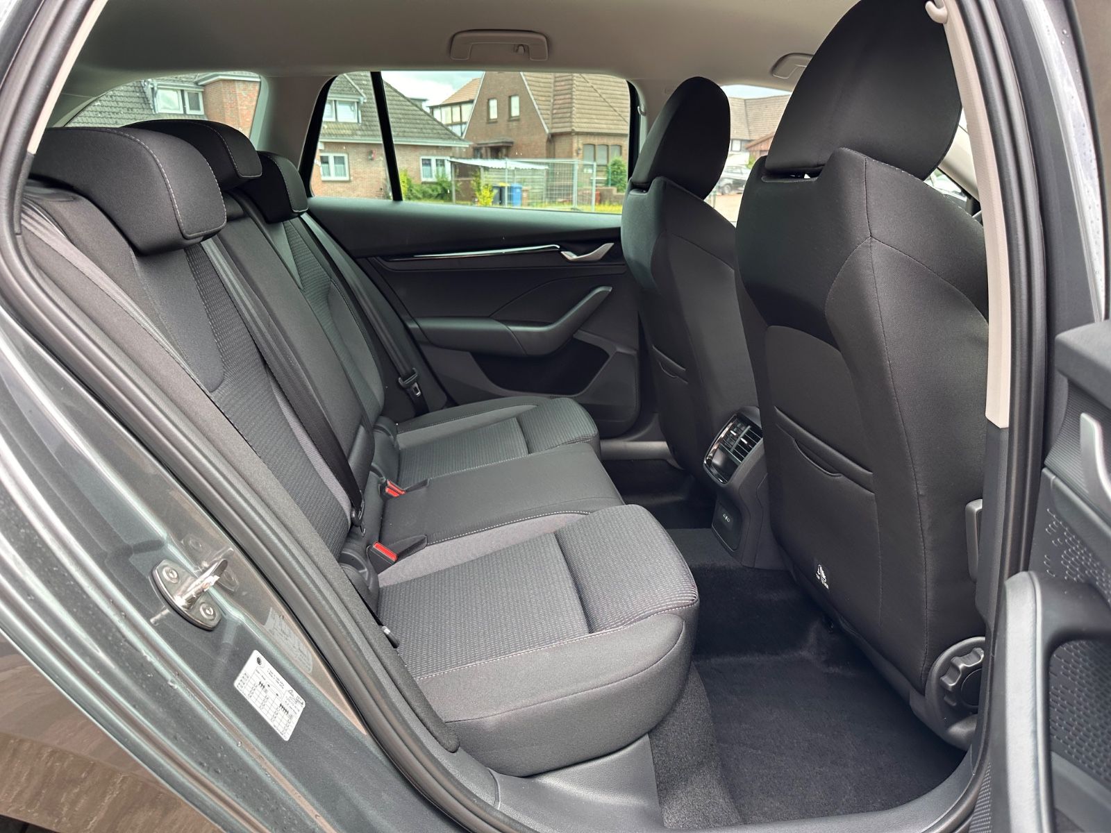 Fahrzeugabbildung SKODA Octavia Combi 1.5 TSI Selection DSG LED/ACC/APP