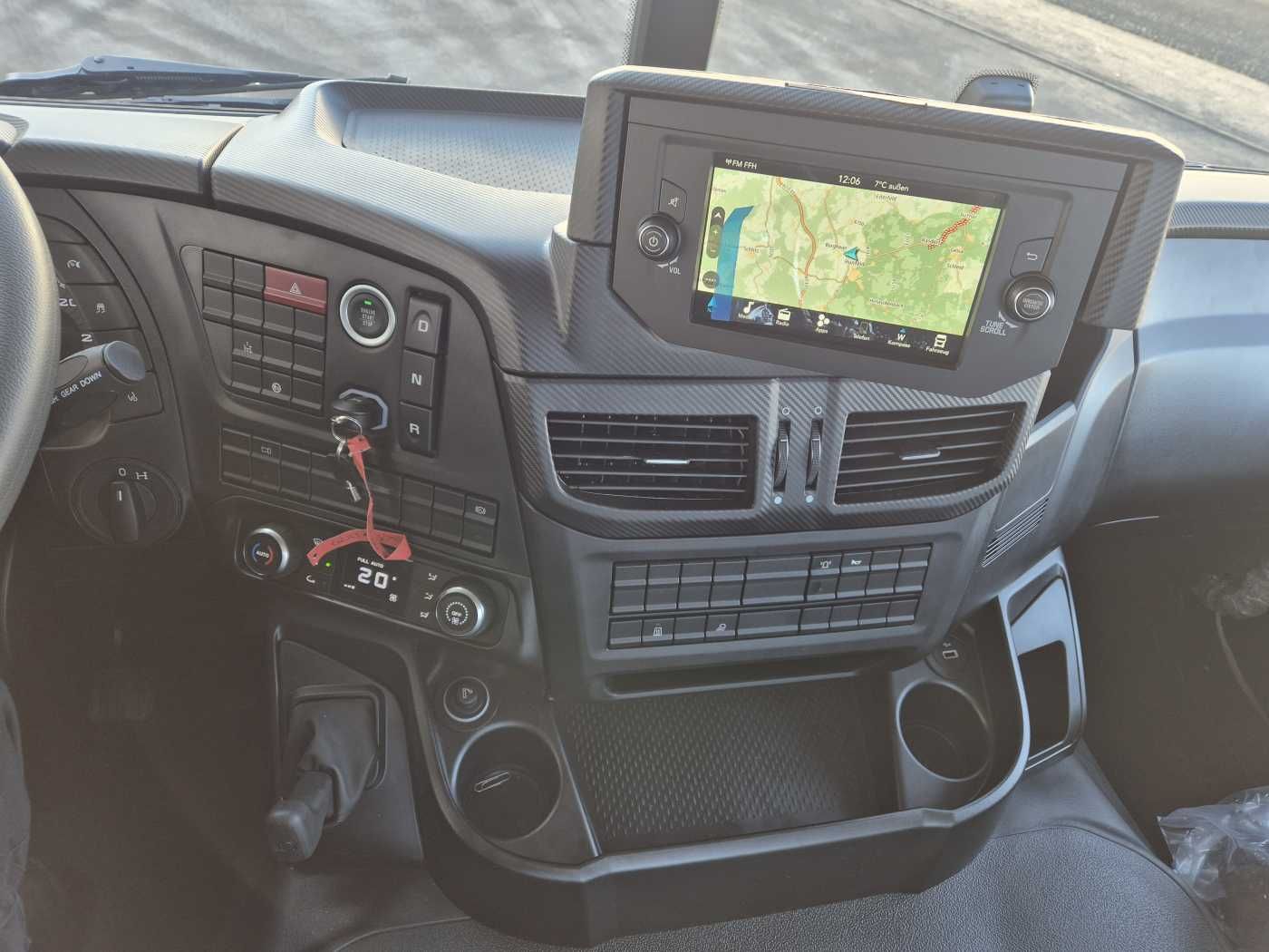 Fahrzeugabbildung Iveco X-Way AD200X40 HR OFF Meiller Bordmatic AHK DAB