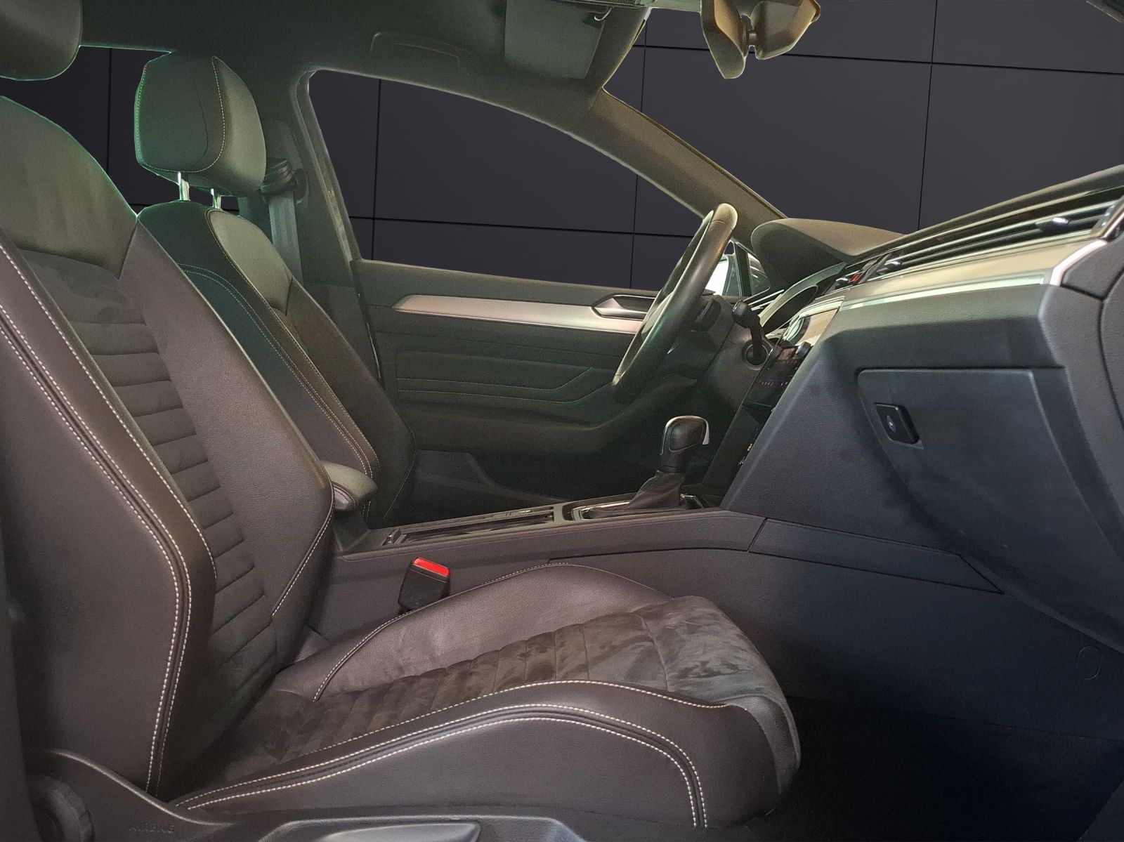 Fahrzeugabbildung Volkswagen Passat Variant TDI Elegance DSG R-Line Matrix AH