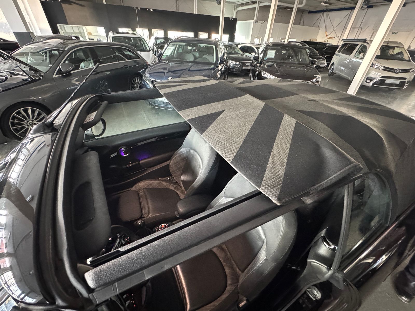 Fahrzeugabbildung MINI Cooper S Cabrio NAVI PROF LED LEDER ASSISTENZ+