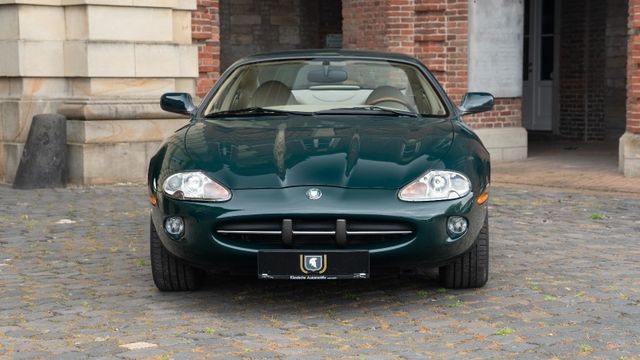 Fahrzeugabbildung Jaguar XK8 Coupé/Deutsch/S-Heft/Bestzustand