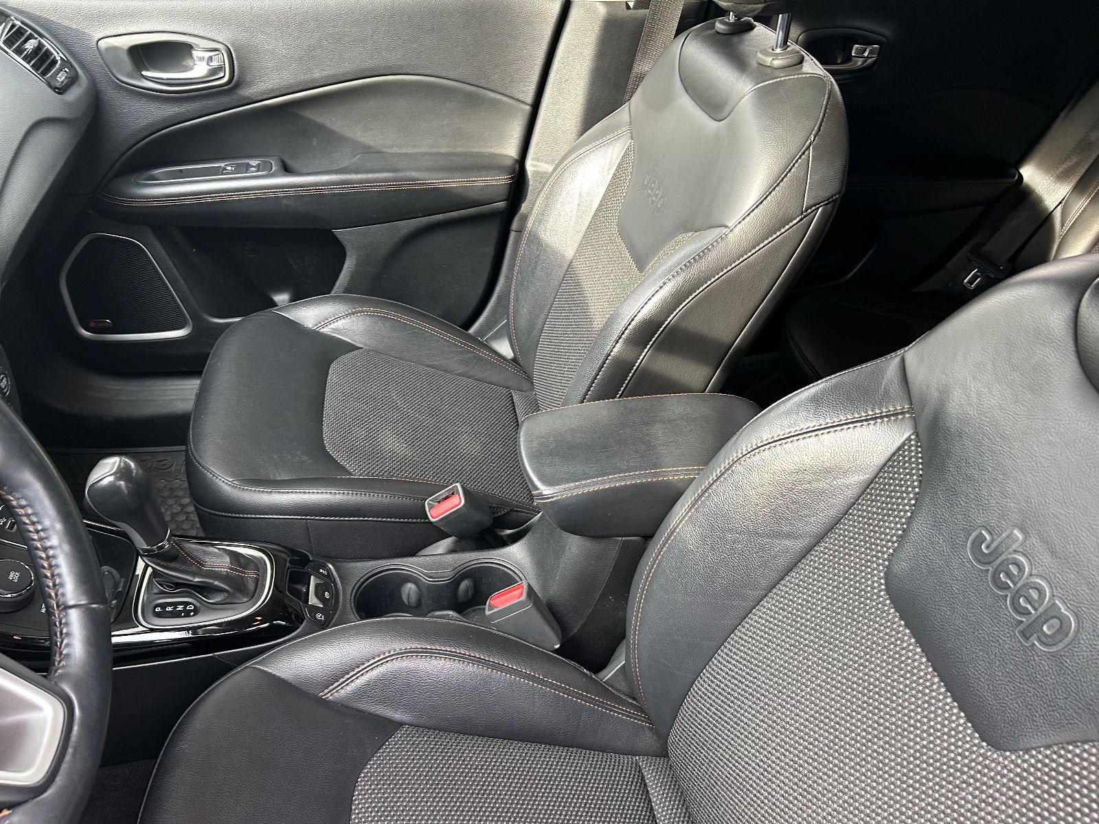 Fahrzeugabbildung Jeep Compass Limited 4WD Automatik+Navi+CarPlay+Allw.
