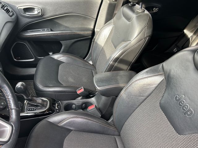 Fahrzeugabbildung Jeep Compass Limited 4WD Automatik+Navi+CarPlay+Allw.