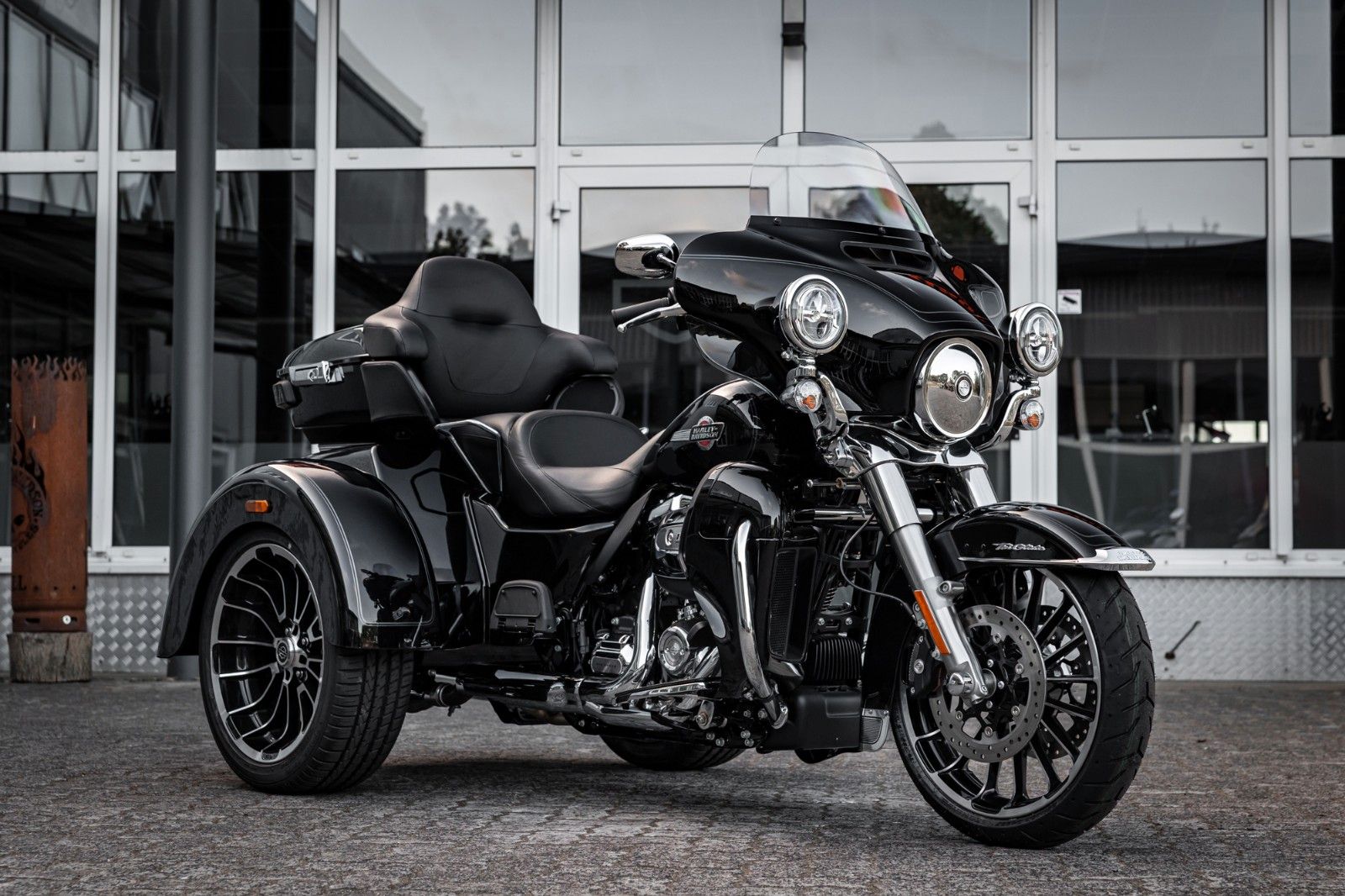 Fahrzeugabbildung Harley-Davidson TRI GLIDE ULTRA TRIKE 114 MY25 FLHTCUTG VORFÜHRF