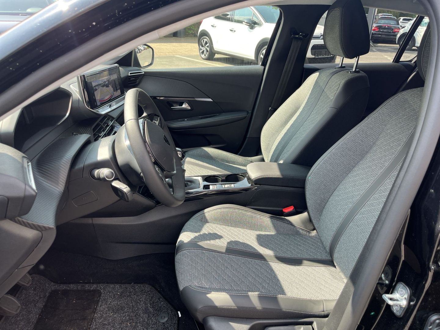 Fahrzeugabbildung Peugeot 208 1.2 EU6d Allure PureTech 100 Navi 360 Kamera