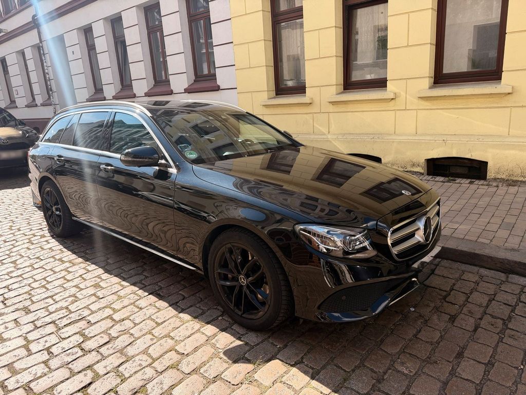 Image of Mercedes-Benz E 350