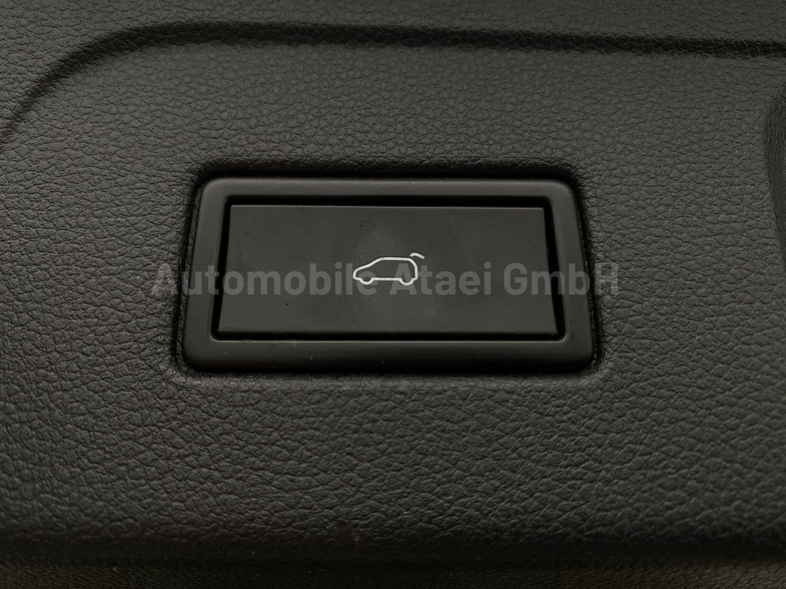 Fahrzeugabbildung Volkswagen Touran DSG *Taxi* 7-SITZE+NAVI+LEDER 8658