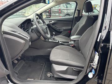 Ford Focus Turnier 1.5 Titanium NaviWinterpaket