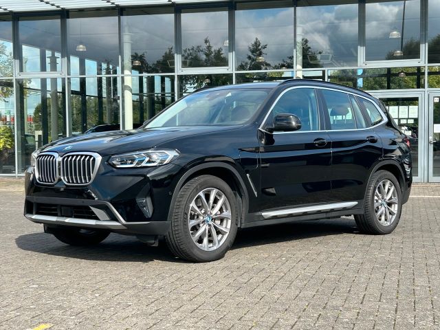 BMW X3 xDrive 30 e / AHK schwenkb. / Laserlicht