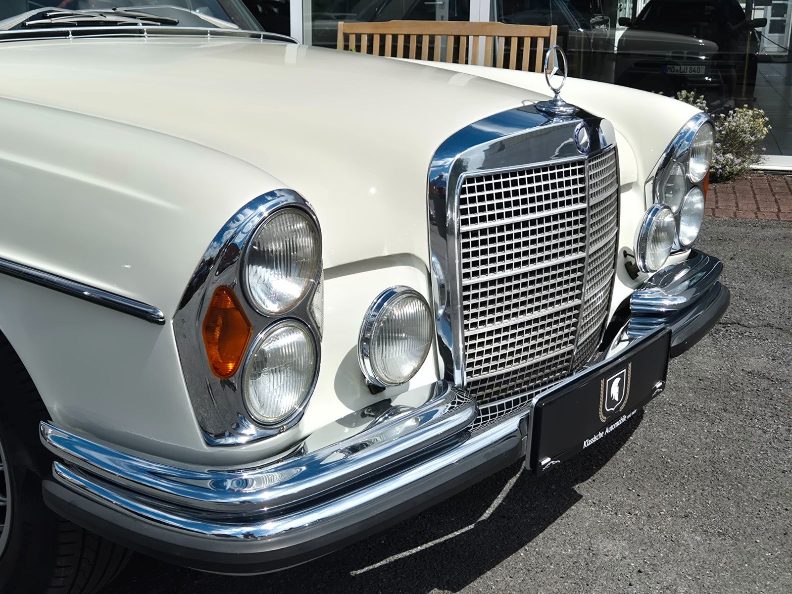 Fahrzeugabbildung Mercedes-Benz 300 SEL 6.3/Deutsch/Historie/3. Hd./WGA 62