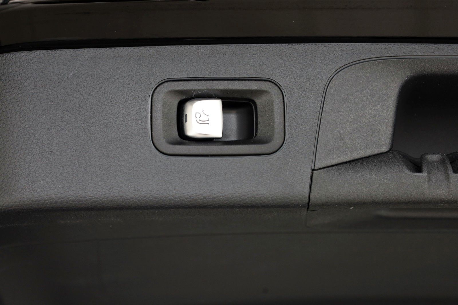 Fahrzeugabbildung Mercedes-Benz GLC 200 4M,Leder,Navi,LED,Kamera,AHK elek.,SR+WR