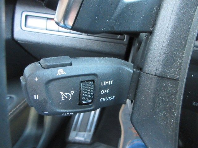 Fahrzeugabbildung Peugeot 5008 GT 1.5D NAVI/LED/SHZ/LEDER/MASSAGE/PARKASS