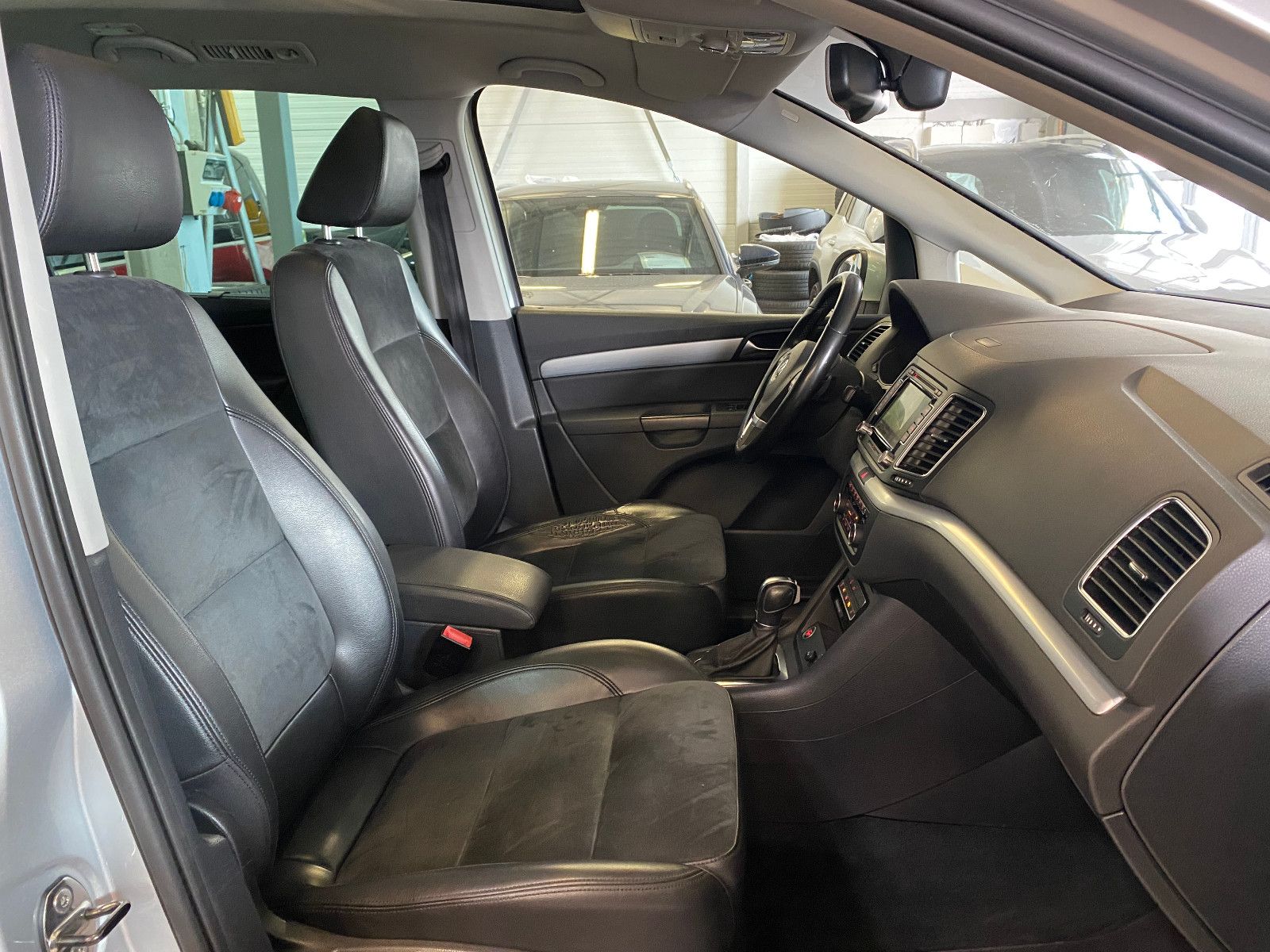 Fahrzeugabbildung Volkswagen Sharan Highline TDI DSG AHK DCC Pano Xenon Sthz
