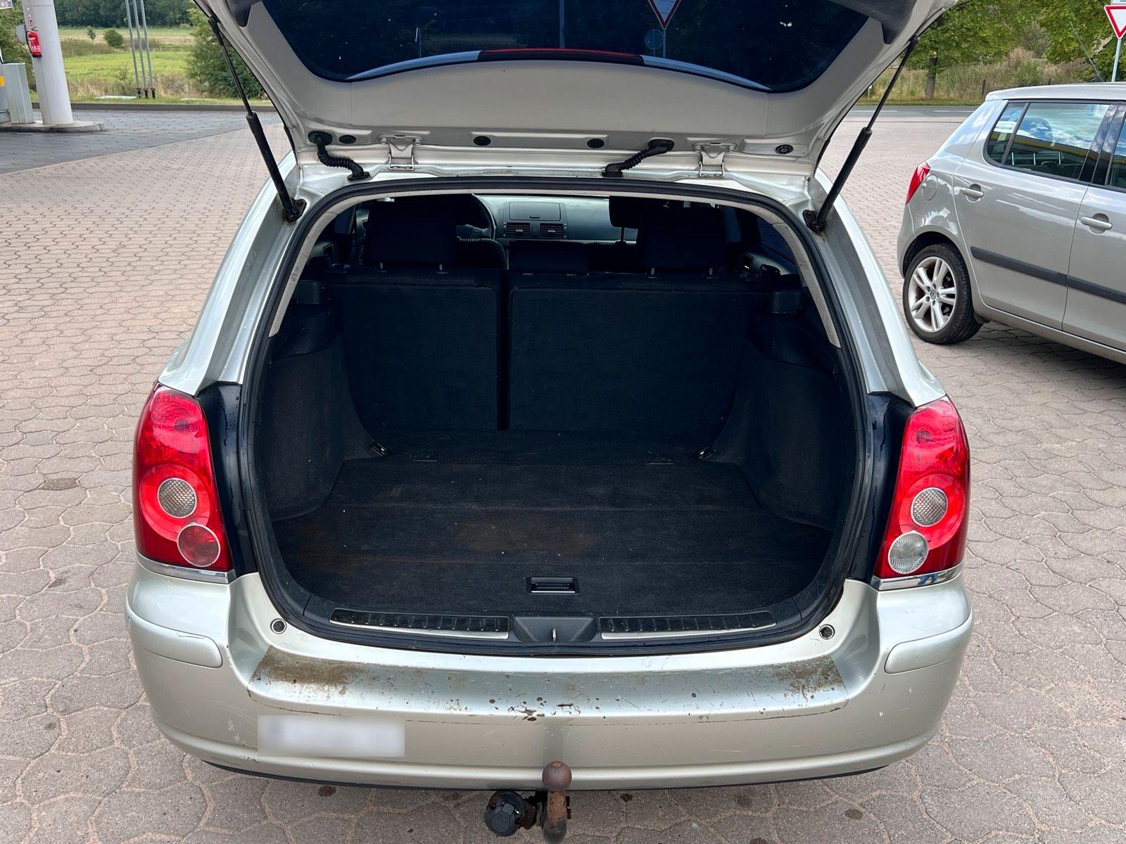 Toyota Avensis 2009 — photo 12