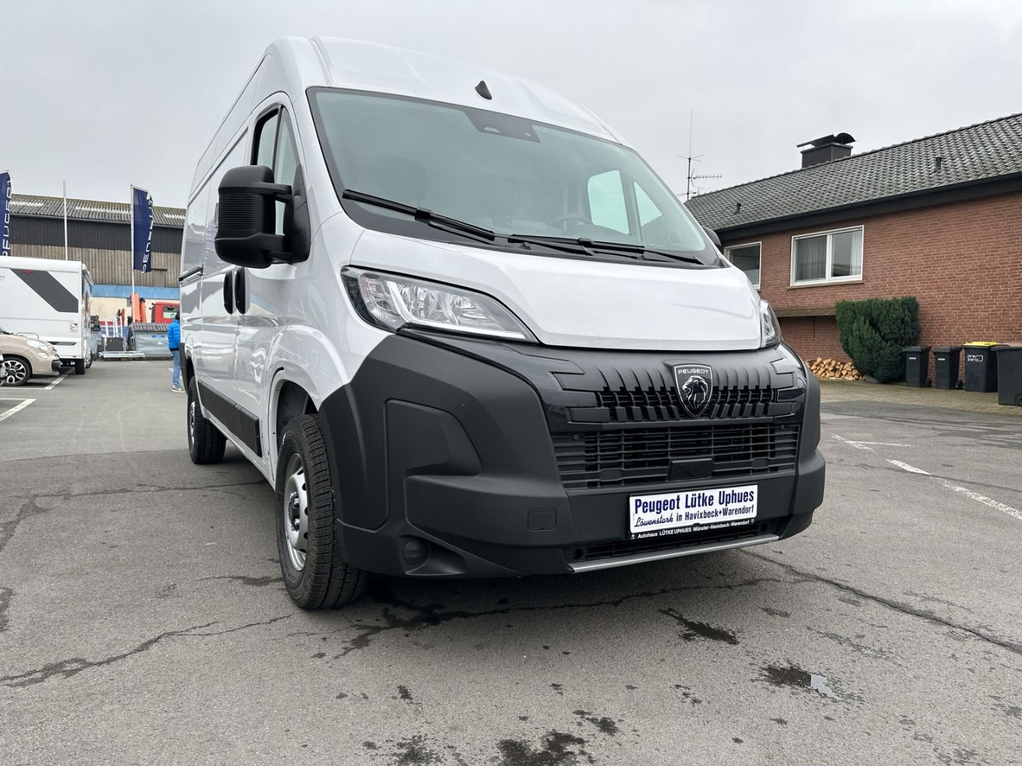 Fahrzeugabbildung Peugeot Boxer 2.2 Kastenwagen 335 L2H2 BlueHDi 140 SHZ