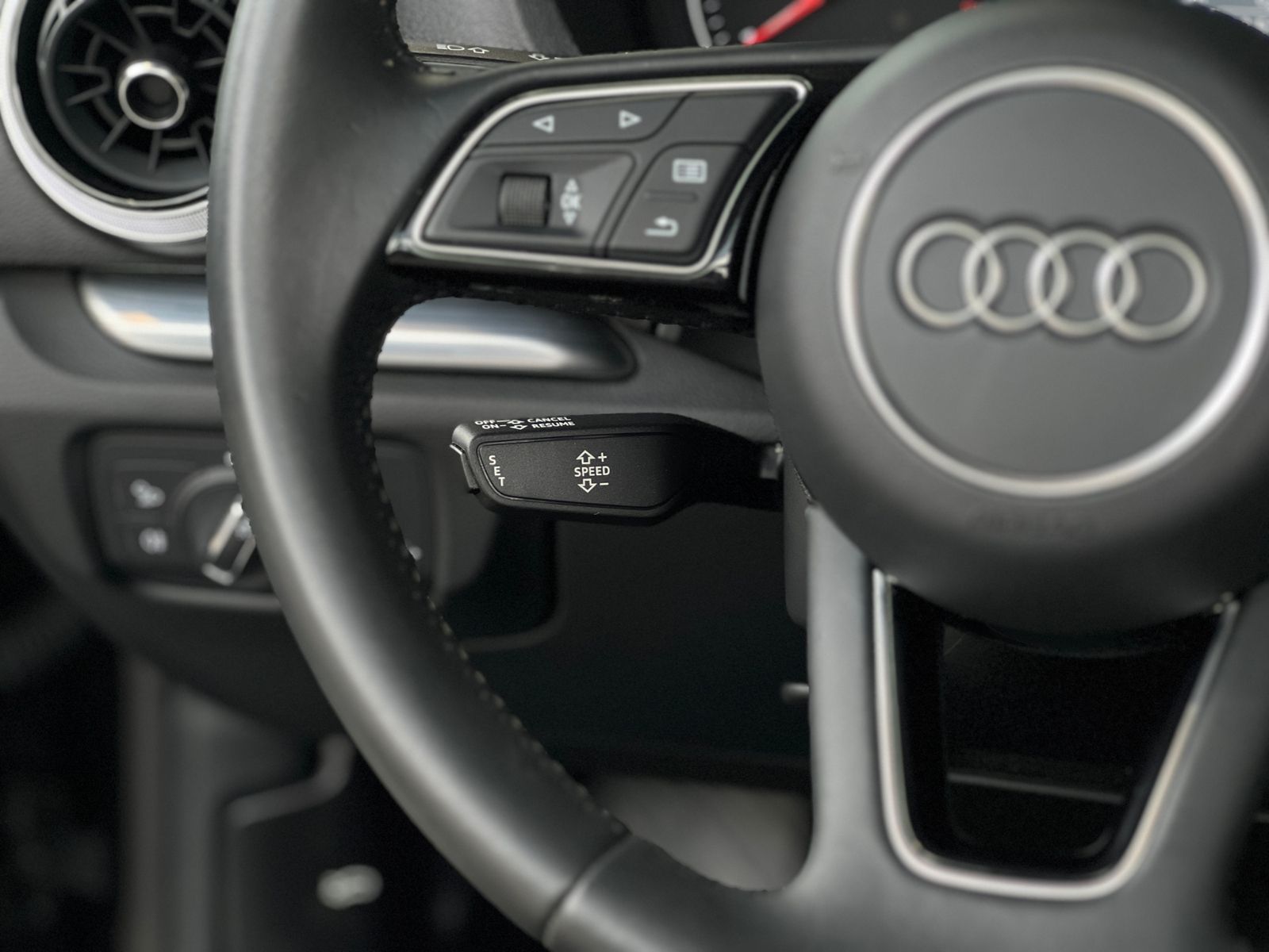 Fahrzeugabbildung Audi A3 Cabriolet  design 35 TFSI S tronic NAVI GRA S