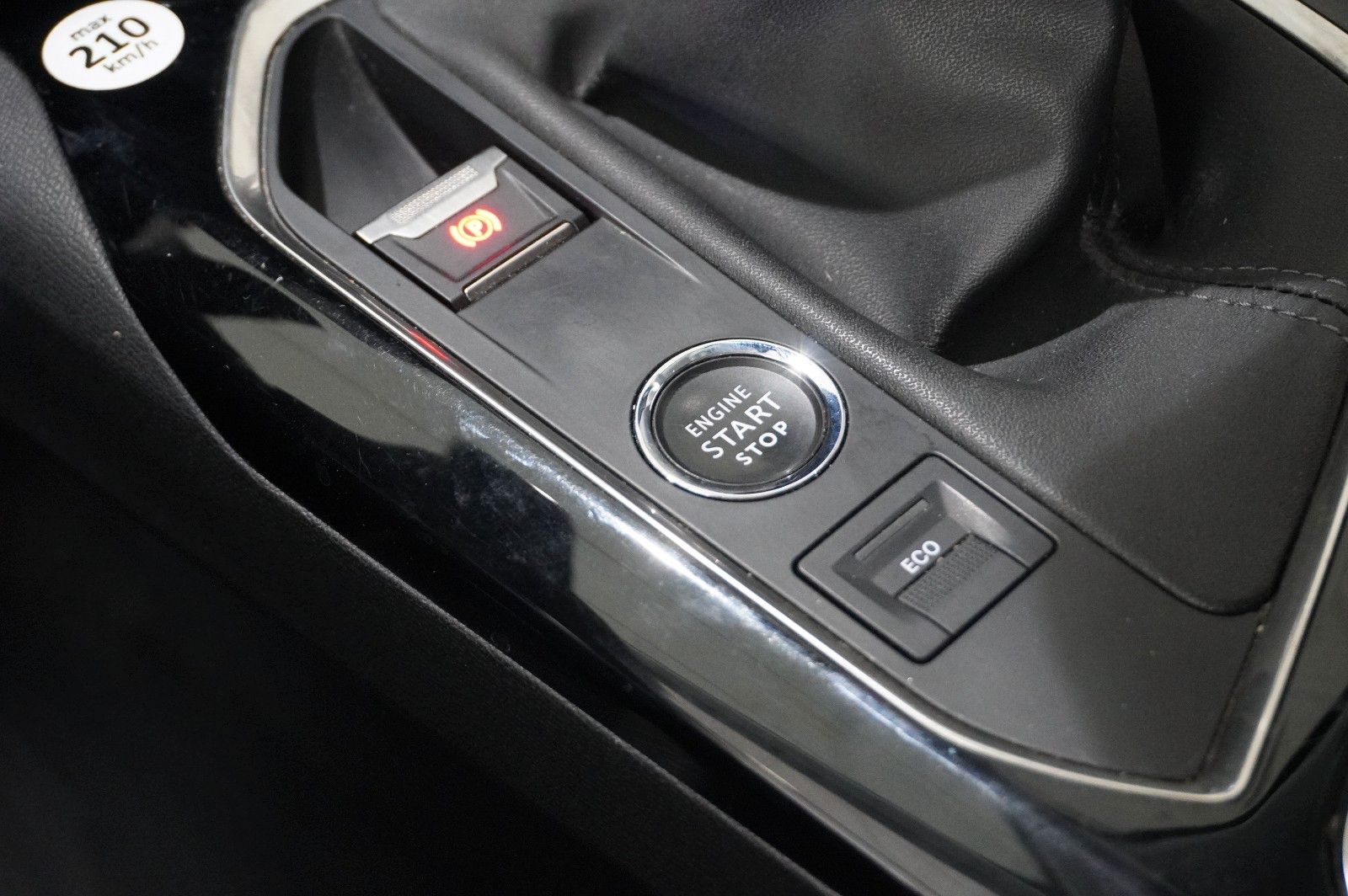 Fahrzeugabbildung Peugeot 3008 1.5D ALLURE NAVI/LED/KAMERA/SPORT/VIRTU/AHK
