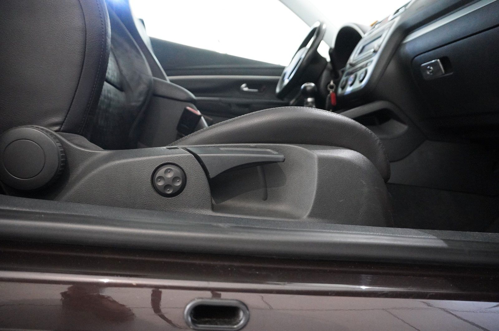 Fahrzeugabbildung Volkswagen Eos 2.0 FSI CABRIO SPORT/XENON/PDC/SHZ/LEDER