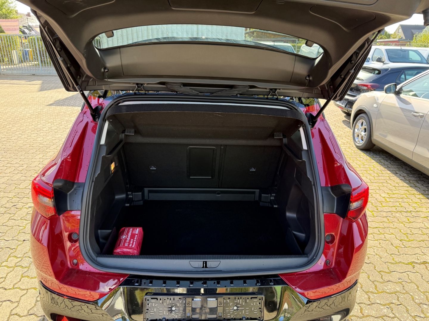Fahrzeugabbildung Opel Grandland GS 1.5 D mit Sitzheizung+Kamera