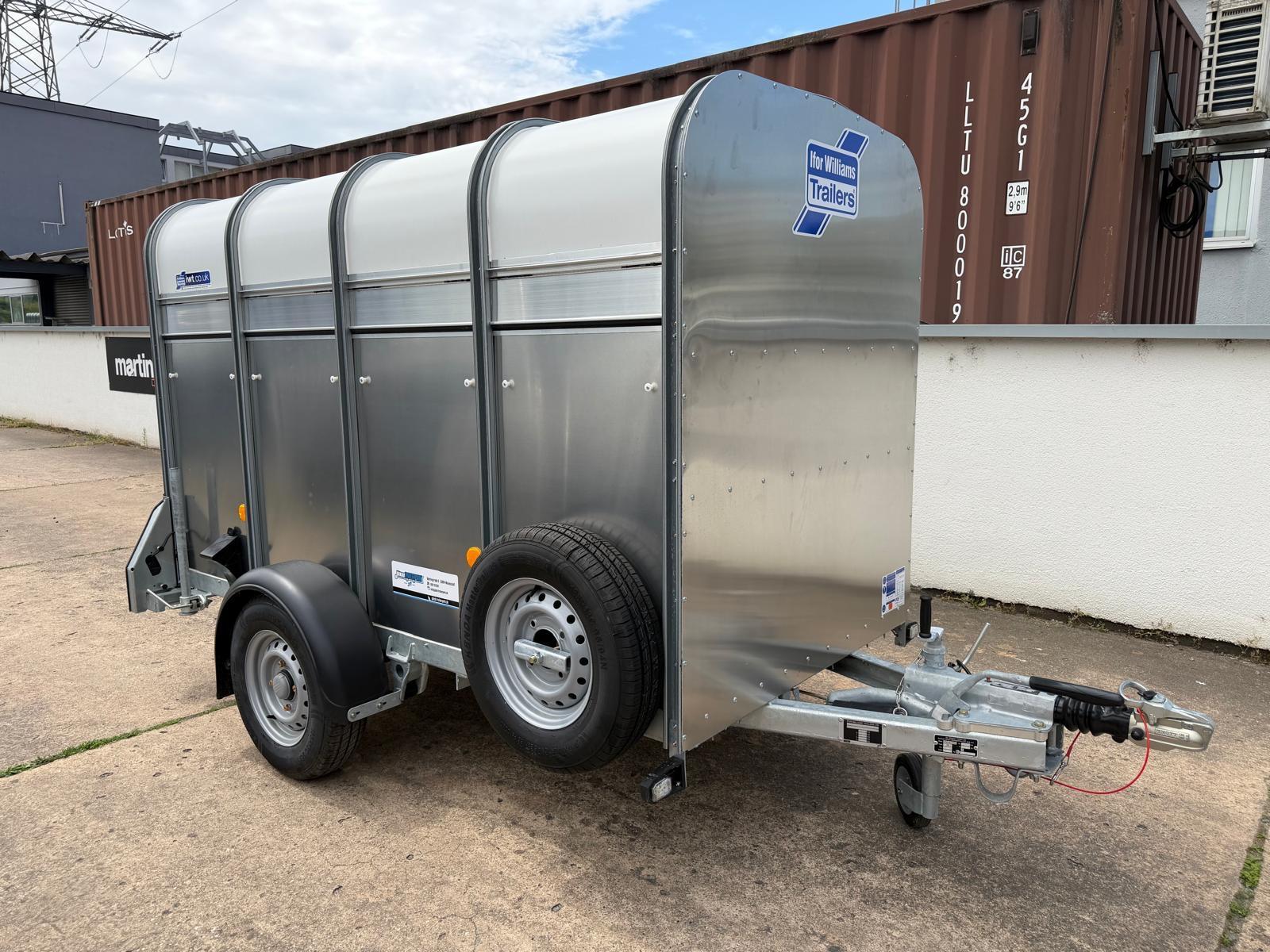 Ifor Williams P8G + Vieh + 242cm x 123cm x 144cm