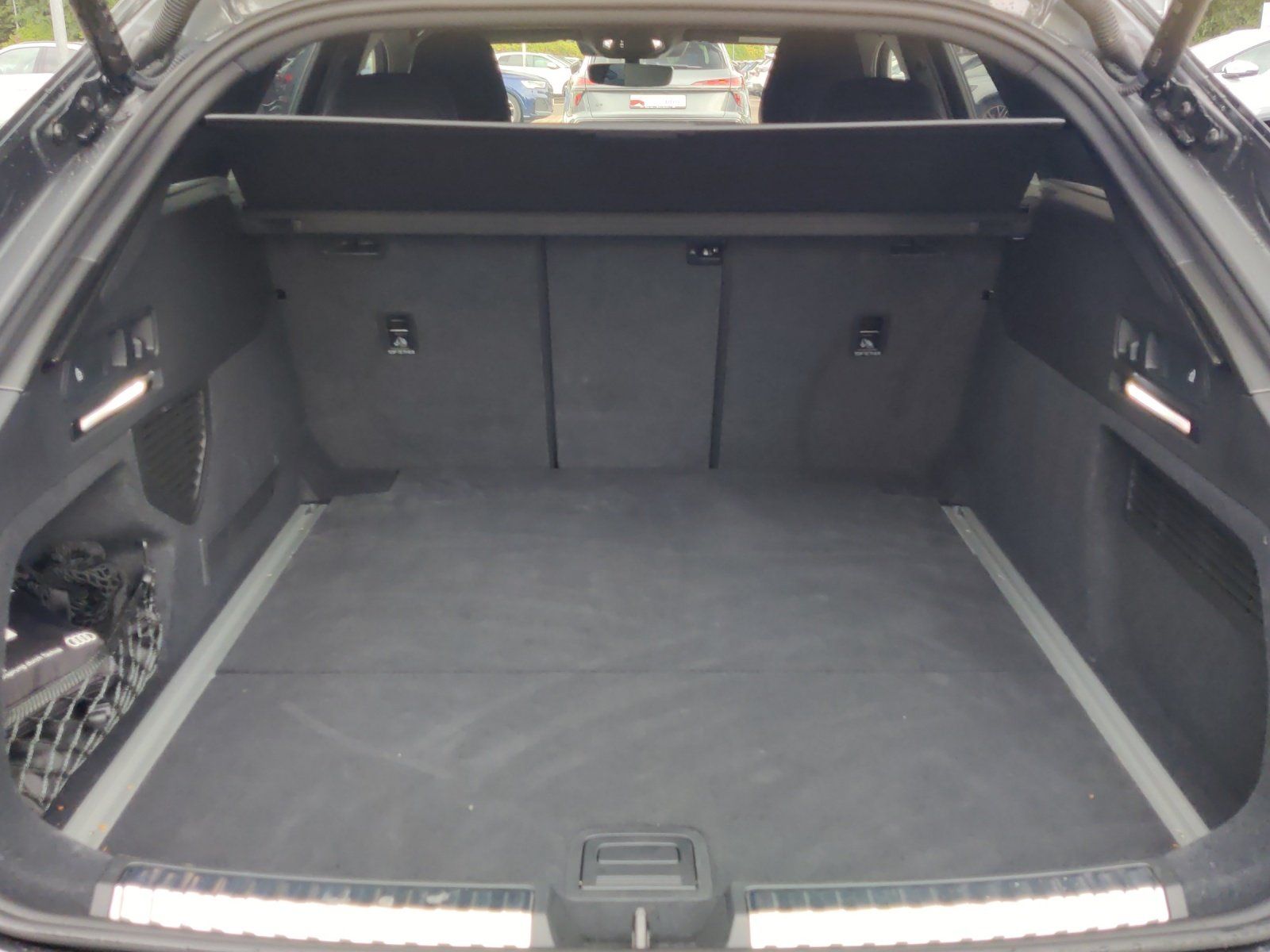Fahrzeugabbildung Audi A6 Avant 2.0 TDI quattro edition one 360,MATRIX,