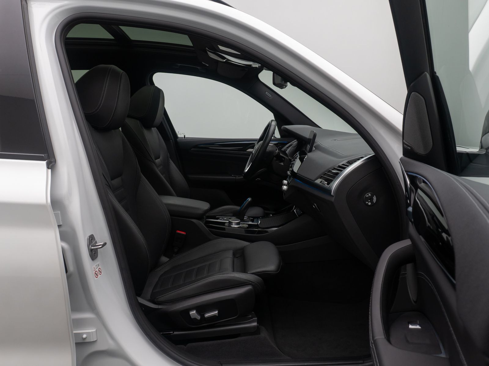 Fahrzeugabbildung BMW iX3 IMPRESSIVE ACC 360° Panorama HUD DAB 20Zoll