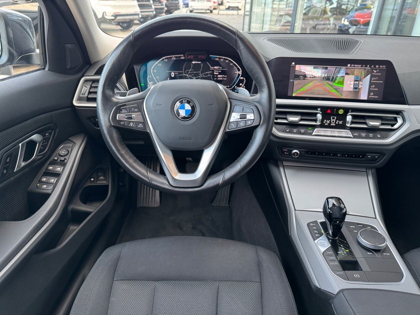 Fahrzeugabbildung BMW 330e Lim. Adv. DA-PRO/HUD/LASER 2 JAHRE GARANTIE