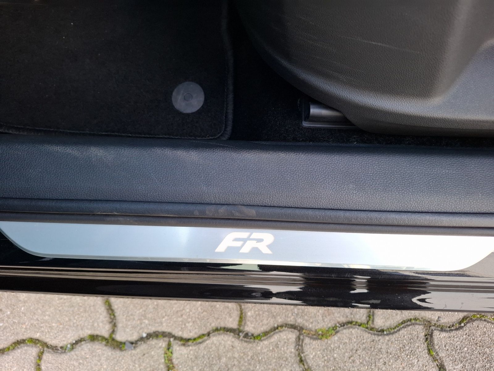 Fahrzeugabbildung SEAT Ateca TDI FR-Line DSG LED Navi ACC RFK SH 18"