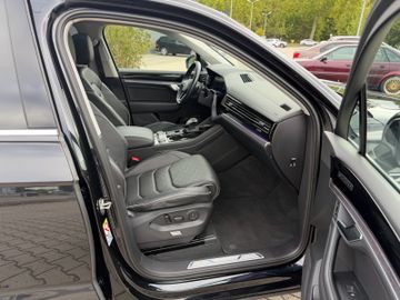 Volkswagen Touareg - 11