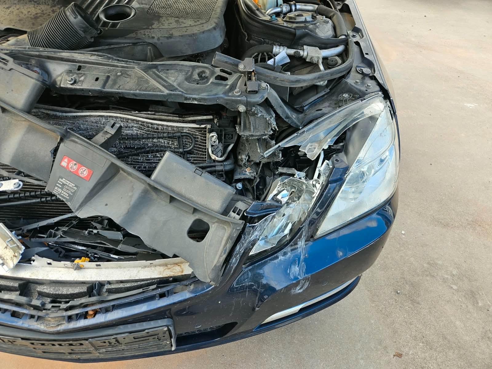 Mercedes-Benz E200 2011 — photo 20