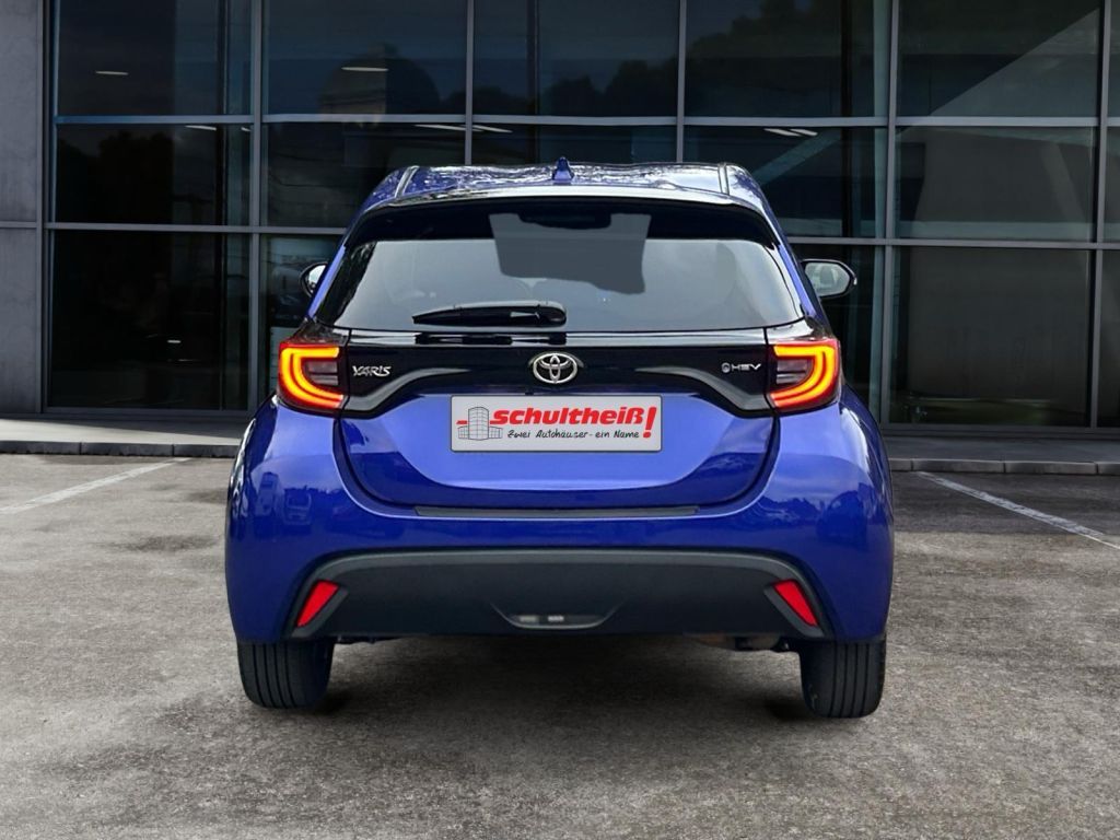 Fahrzeugabbildung Toyota Yaris Hybrid 116 1.5 VVT-i Team Deutschland