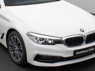 Fahrzeugabbildung BMW 520d xD Tour Sport Line Pano H/K Exklusiv Paket