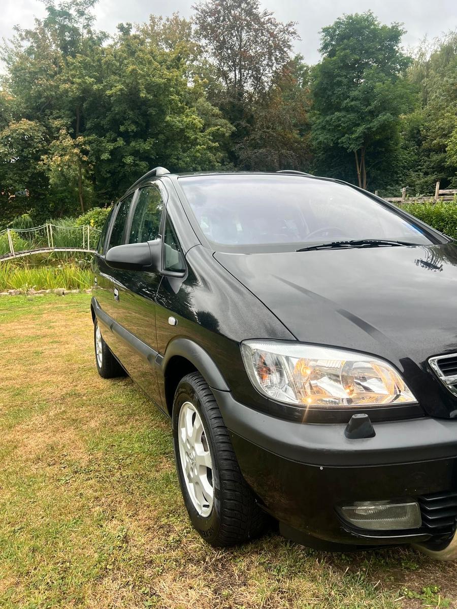 Opel Zafira 1.8 16V Executive-LEDER-AHK-1ER HAND