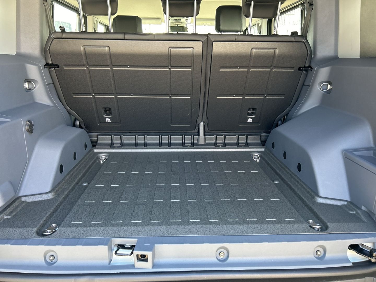 Fahrzeugabbildung INEOS Grenadier 3.0l Turbo Benzin über 15.000€ Rabatt