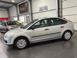 Ford Focus 1.6 Lim. **Schiebedach*CD*el.Fenster** - Ford Focus aus 2005: 1.6