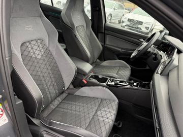 Volkswagen Golf VIII Variant R-Line+AHK+LED+HeadUp+VirtualC