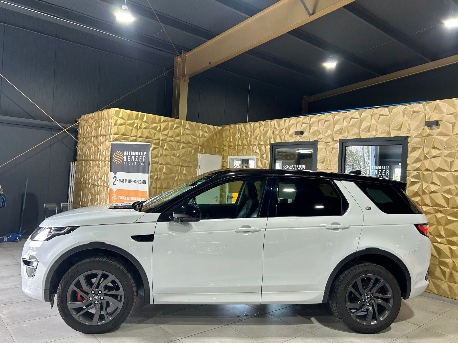 Fahrzeugabbildung Land Rover Discovery Sport SE AWD/KAMERA/NAVI/SHZ/PDC/