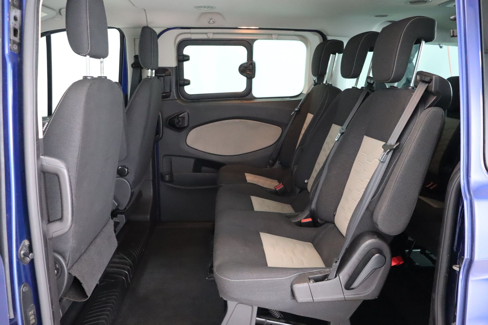 Fahrzeugabbildung Ford Tourneo Custom 2.2 TDCi * 8 Sitzplätze