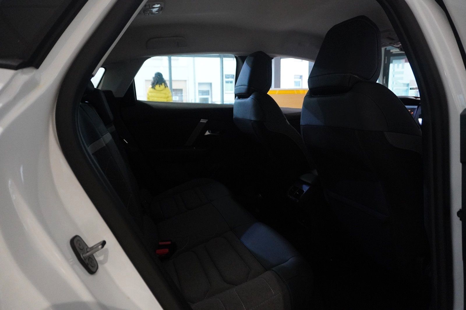 Fahrzeugabbildung Citroën C4 Lim. 1.2T PLUS NAVI/LED/KAMERA/SPORT /VIR/DAB