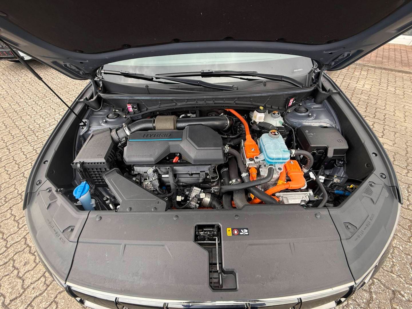 Fahrzeugabbildung Hyundai NEW Tucson Hybrid 1.6 T-GDi 230PS 6-AT 2