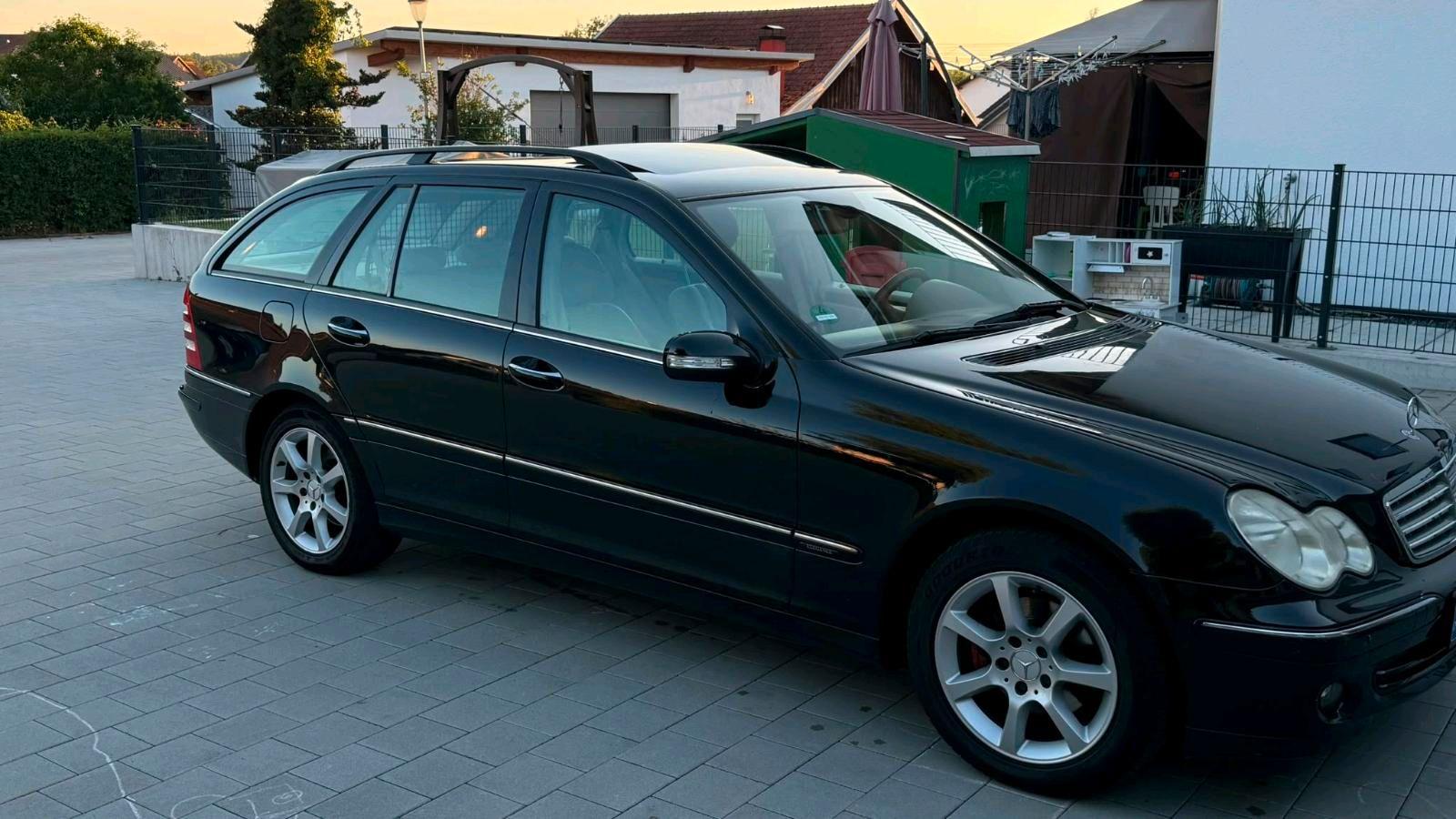 Mercedes-Benz  2006 — вигляд ззаду