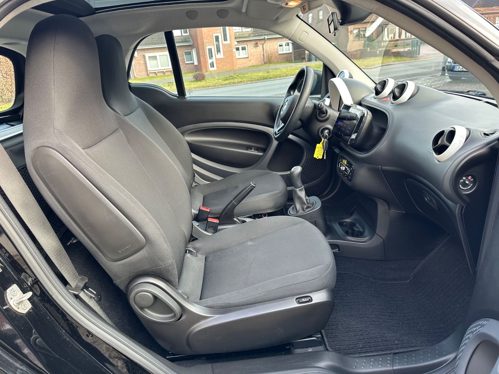 Fahrzeugabbildung Smart ForTwo coupe Pano/SHZG/GJR/Audio/hazelbrown