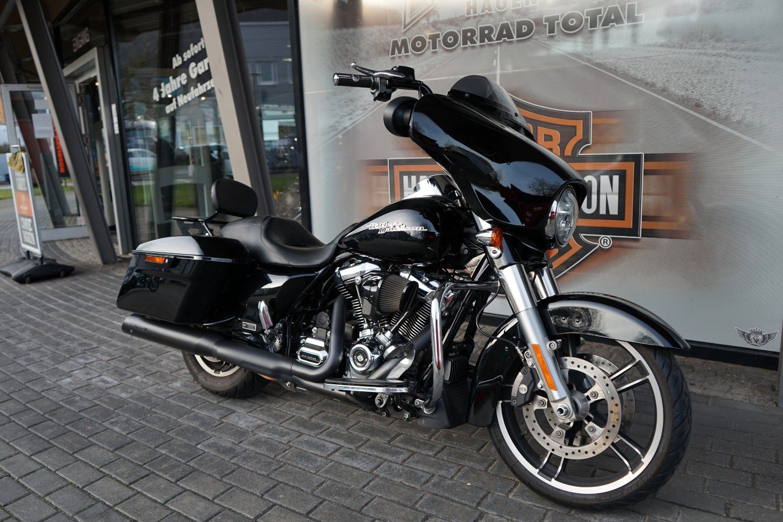 Fahrzeugabbildung Harley-Davidson Street Glide Special 107 FLHXS mit viel Zubehör