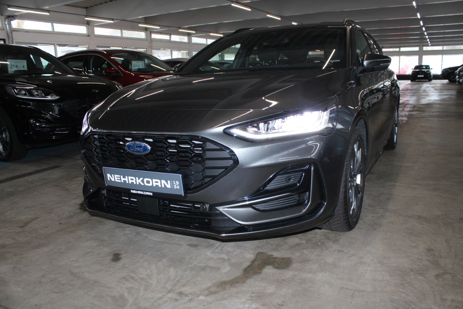 Fahrzeugabbildung Ford Focus ST-Line AHK GJR LED B&O ACC CAM SOFORT