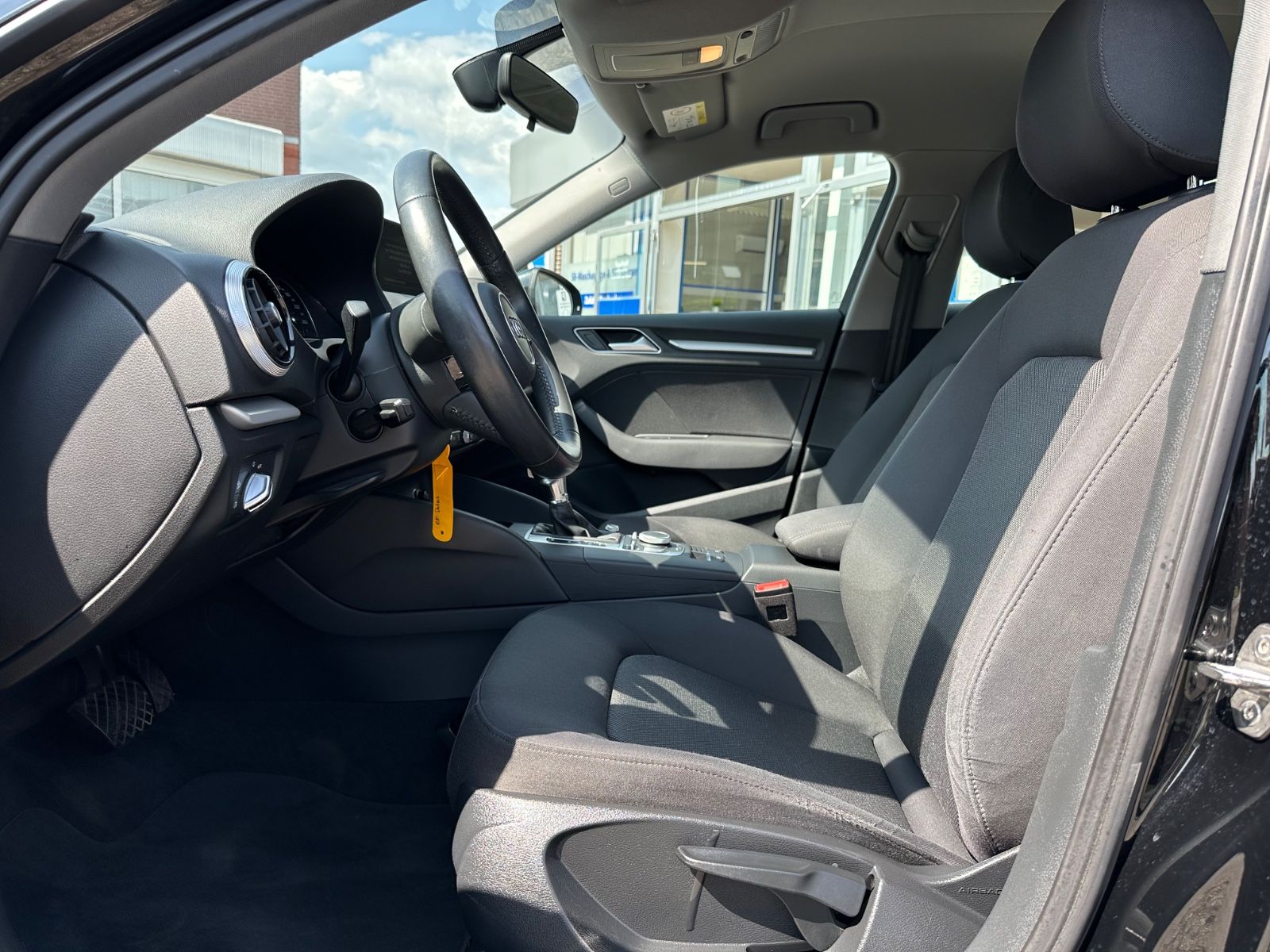 Fahrzeugabbildung Audi A3 2.0 TDI Sportback S line S tronic Navi/BiXeno